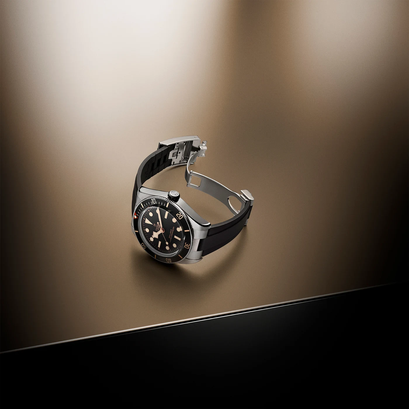 Black Bay 58 vs Seamaster 300M: Tudor Black Bay 58 M7939A1A0NU-0003 in 39mm steel on a black rubber strap with T-fit clasp