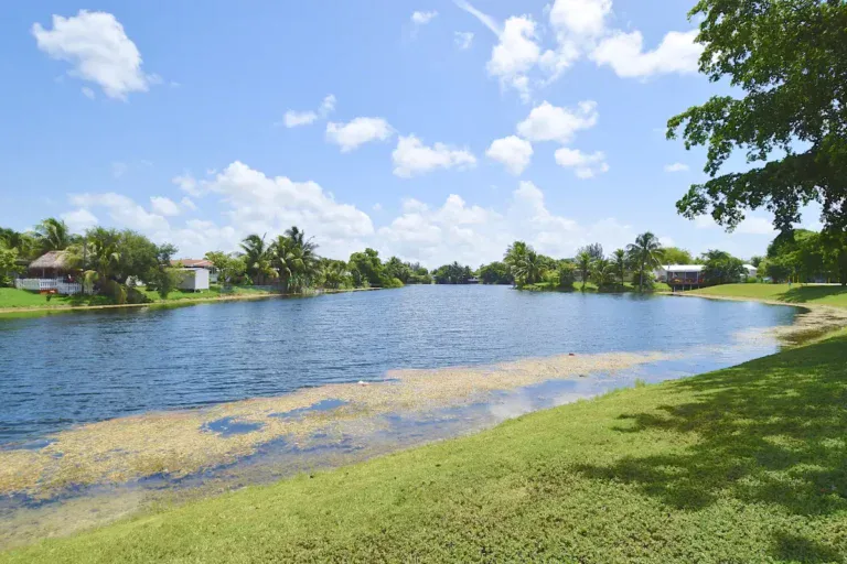 Miami - University Lakes - 05