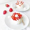 La pavlova individuelle aux fraises, juste pour toi et moi : un dessert aux fraises avec meringue et crème fouettée