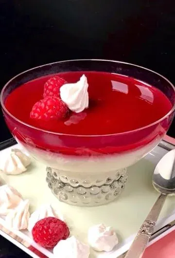 Mousse délicate aux accents floraux et fruités de litchis, rose et framboises