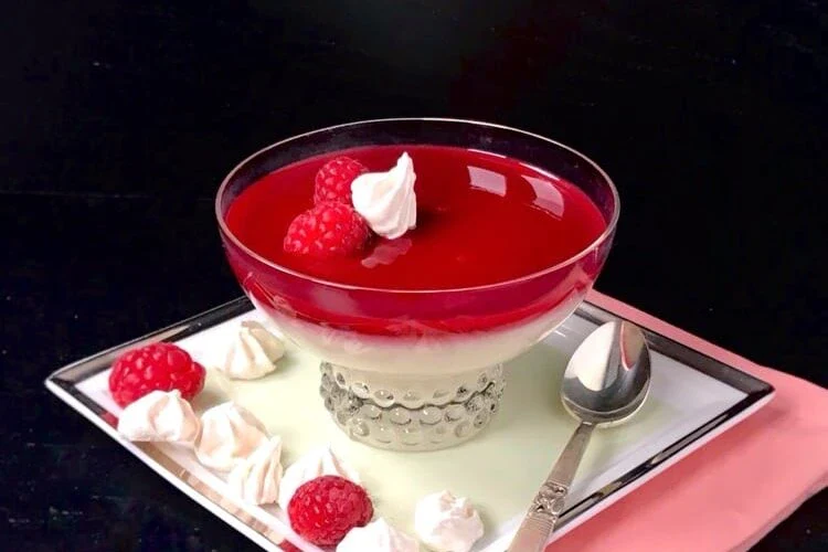 Mousse délicate aux accents floraux et fruités de litchis, rose et framboises