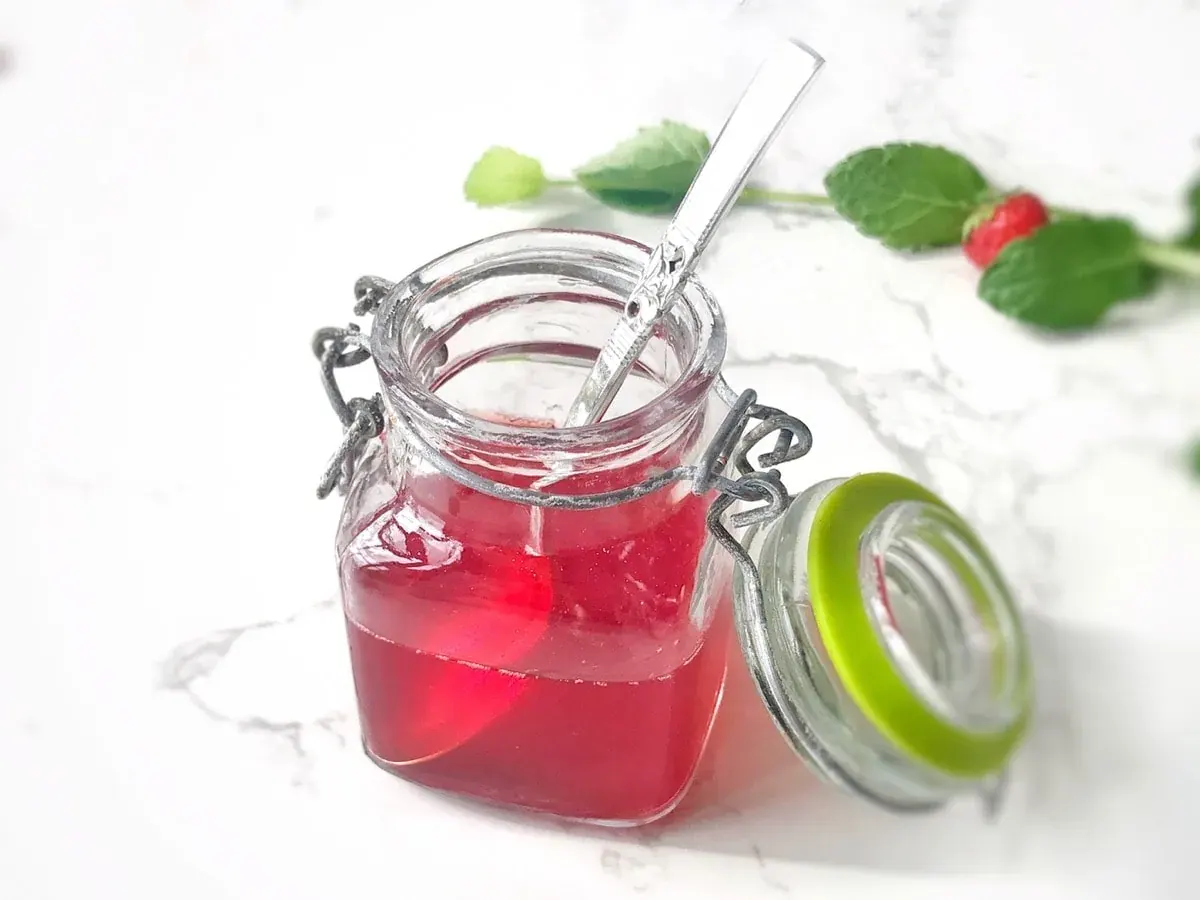 un sirop de fraises pour toutes vos boissons rafraichissantes