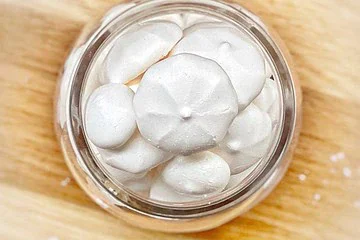 une meringue vegan comme avec des oeufs