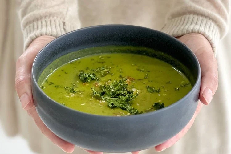 une soupe de chou kale parfaite pour l'automne et l'hiver