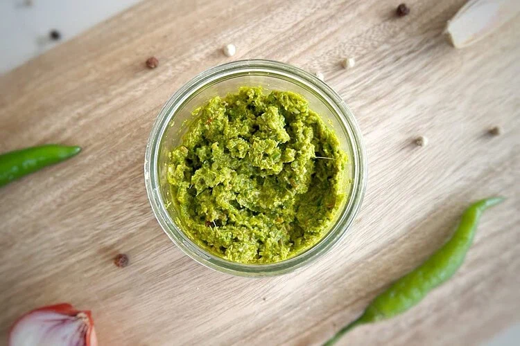 Sauces et condiments maison : Une pâte de curry vert thaï déliceuse et qui illustre parfaitement la page Asie et currys