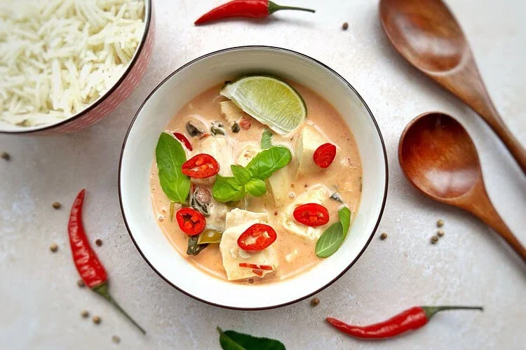 Un curry rouge presque végétarien