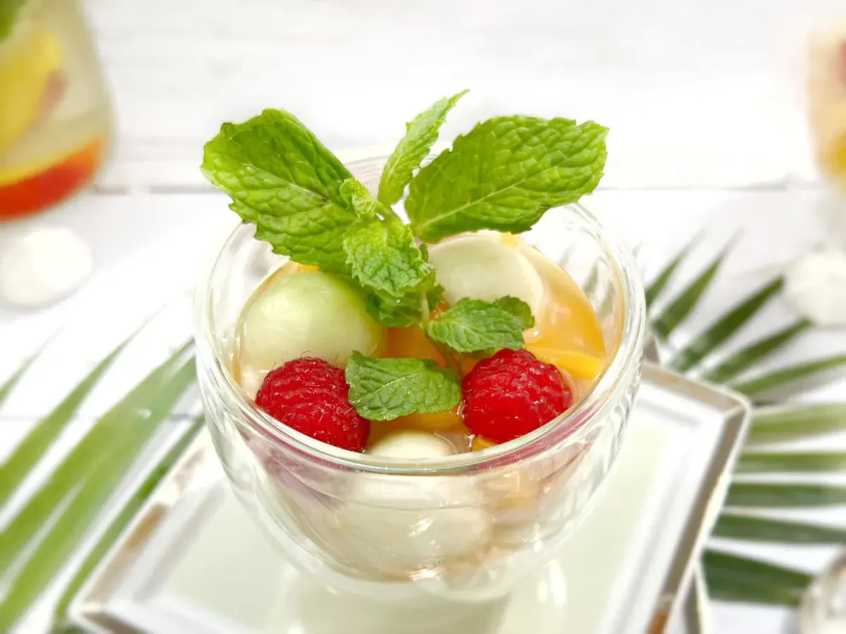 une salade de fruits très aromatique