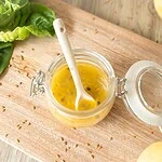 vinaigrette fruits de la passion : parmi les sauces maison, une vinaigrette bien acidulée