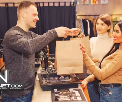 Image of two women purchasing at a store. 5-Expert-Tips-for-Attracting-and-Retaining-Customers-with-Digital-Marketing