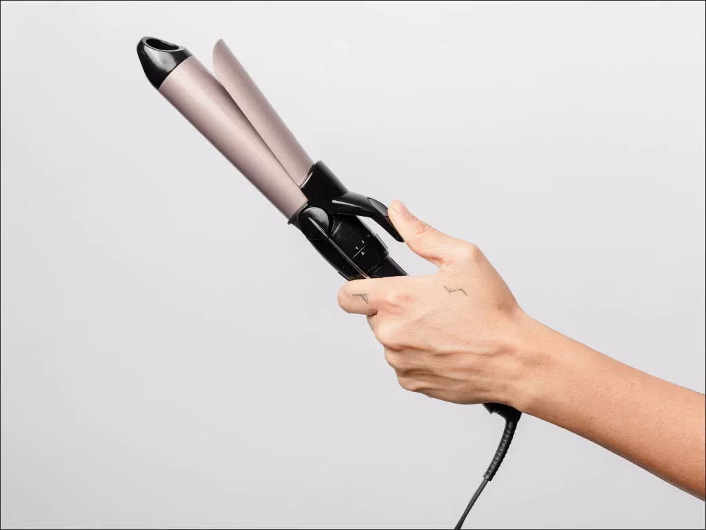 Can You Bring a Hair Curler on a Plane 