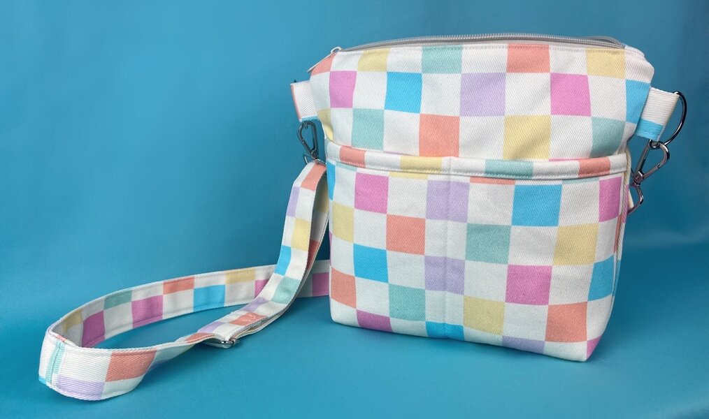 "Crossbody Bag” is a Free Quilted Crossbody Pattern designed by Anna Fletcher from Spoonflower Blog!