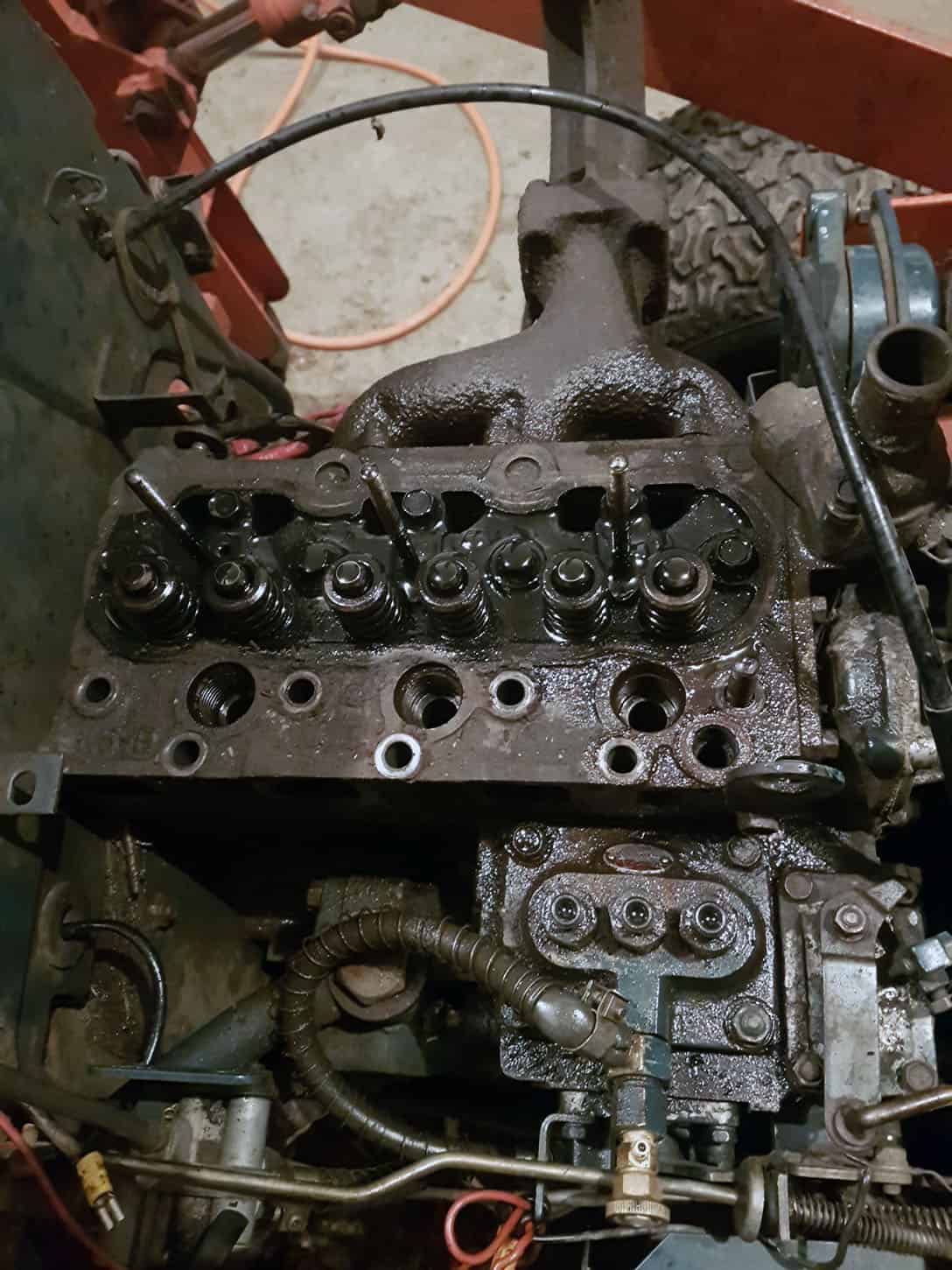 Kubota B20 Valve Cover and Rocker Arms Removed