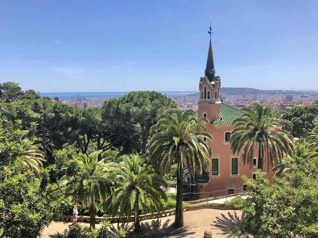 Find the most important Gaudí buildings of Barcelona!, image size:1600x1200