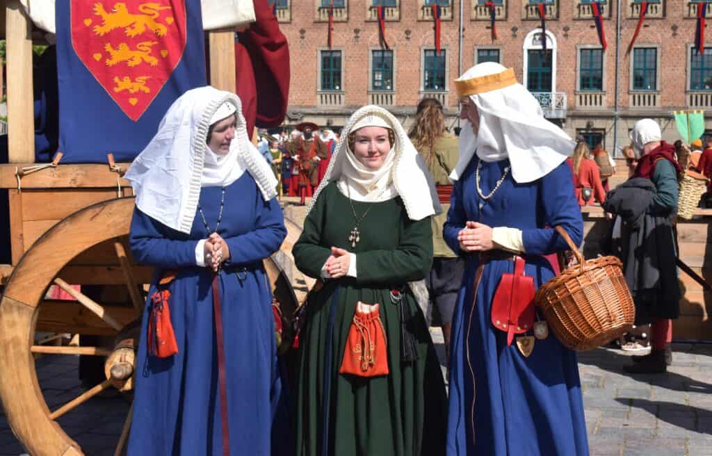 Frivillige i dragt. Danehof 2026. Foto: Østfyns Museer