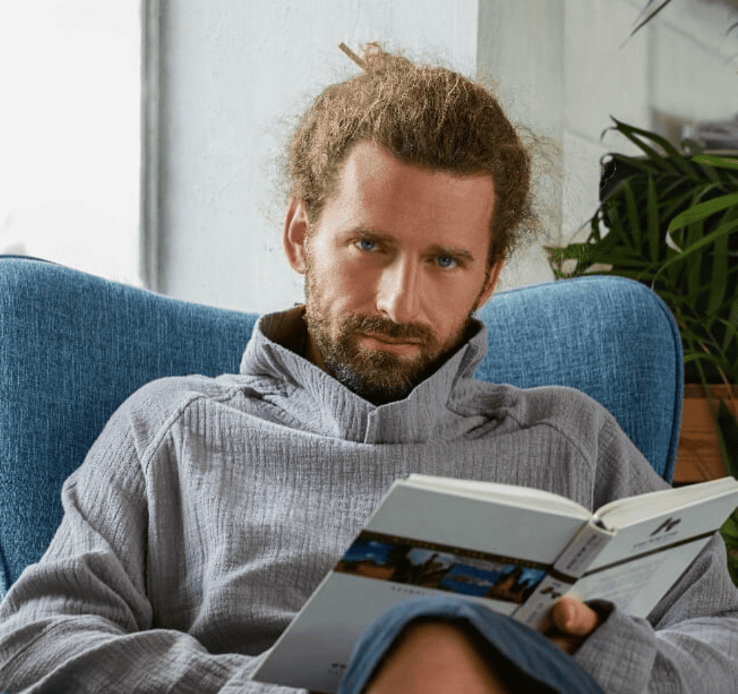 man wearing hemp ready to wear clothes sustainable slow fashion