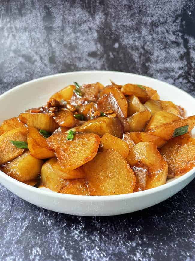 Vegan and easy Chinese braised daikon radish