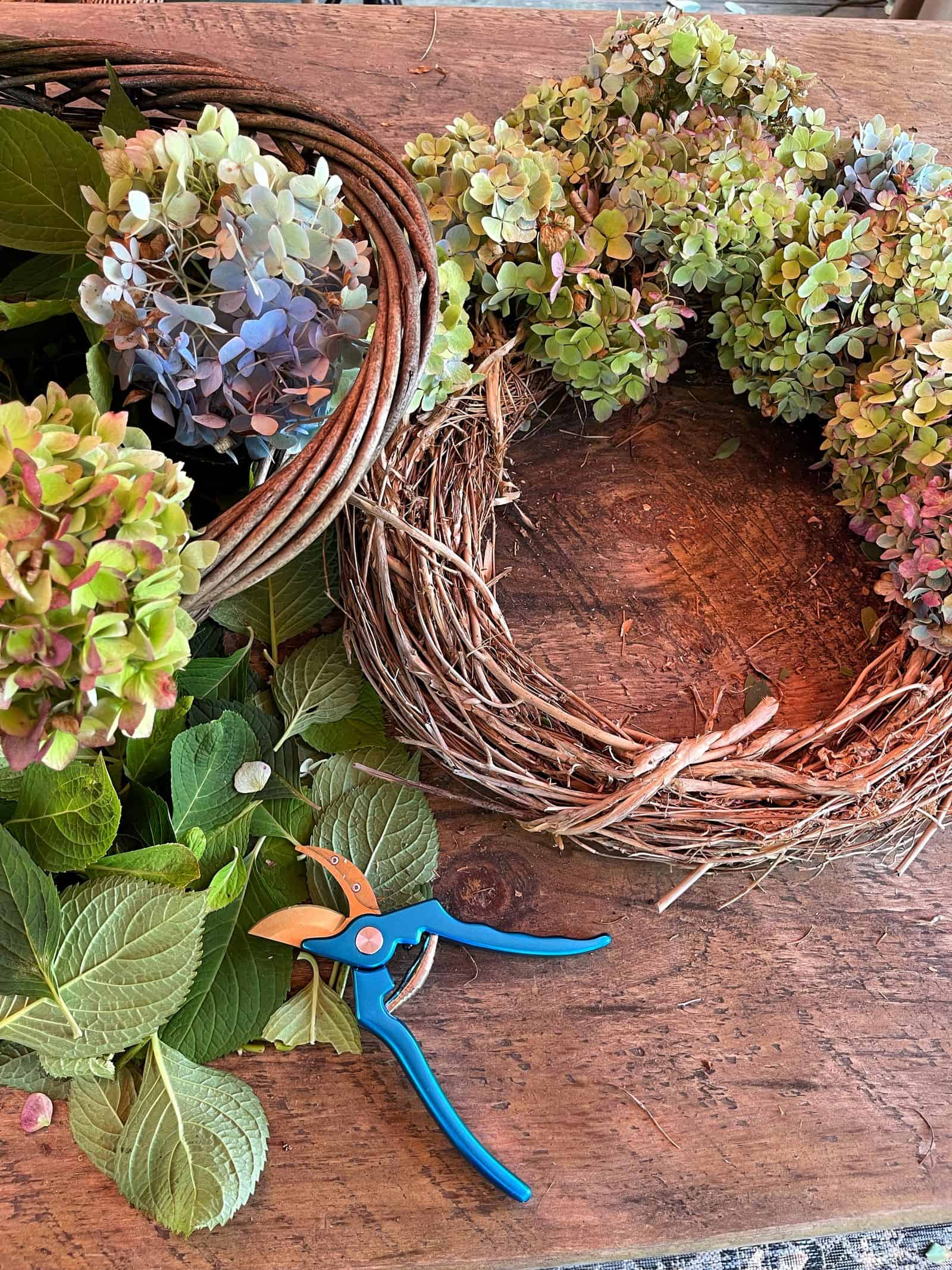 How to Make a Simple Hydrangea Wreath for Free