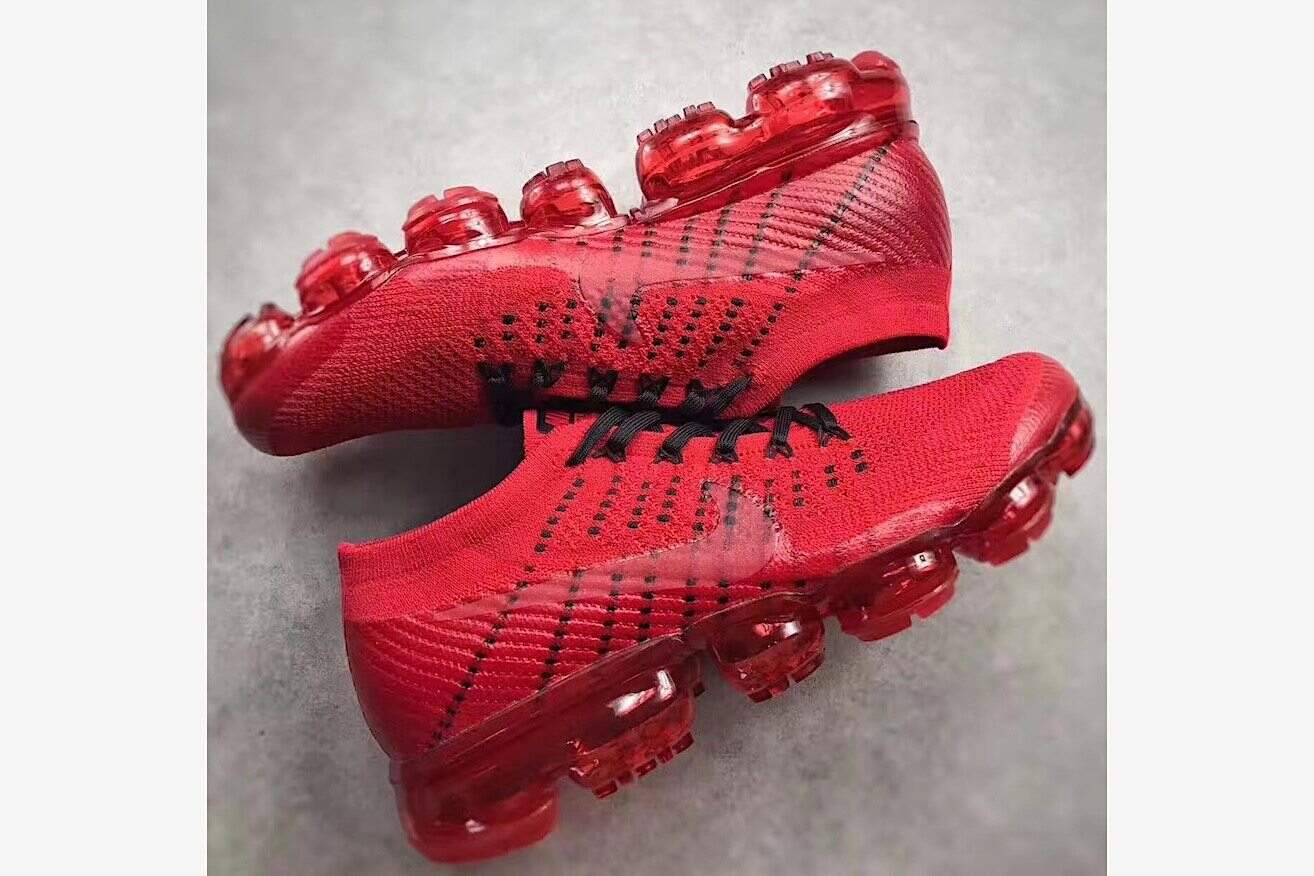 nike vapormax clot red