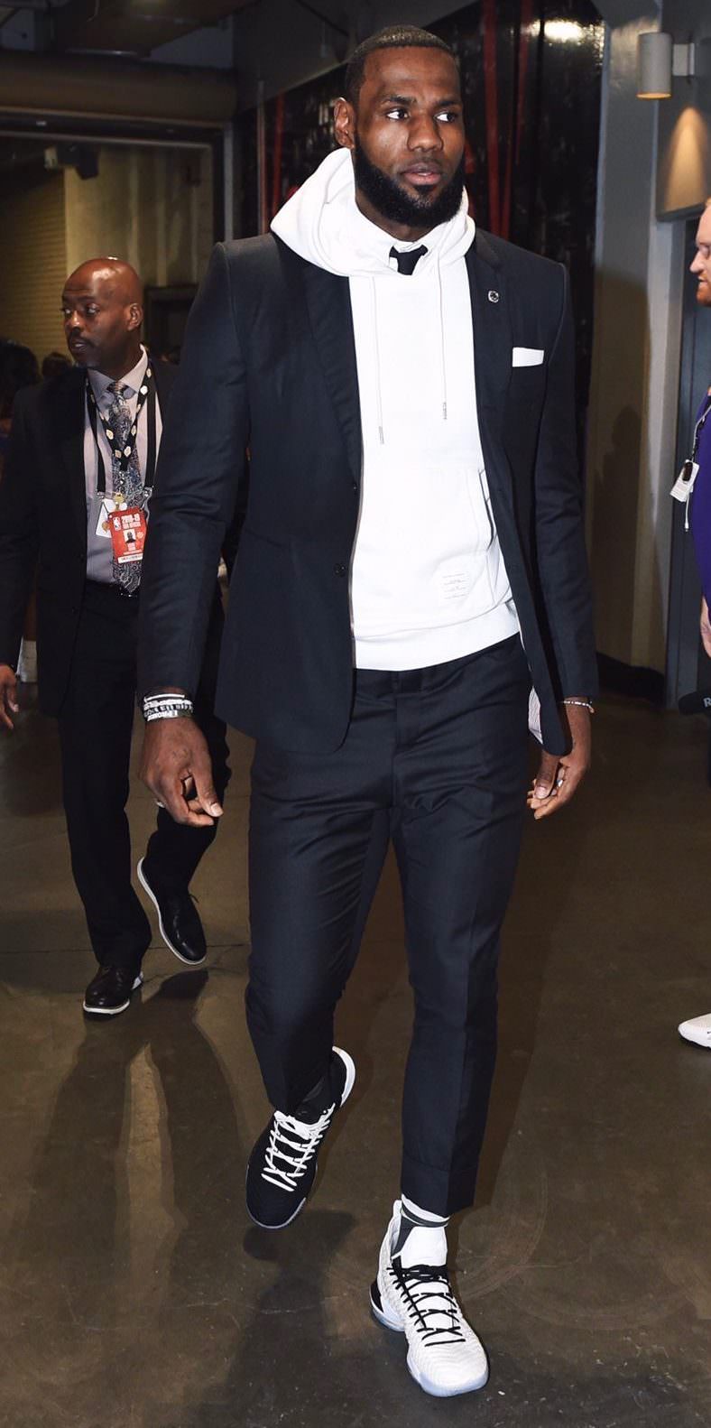 lebron 17 oreo on feet