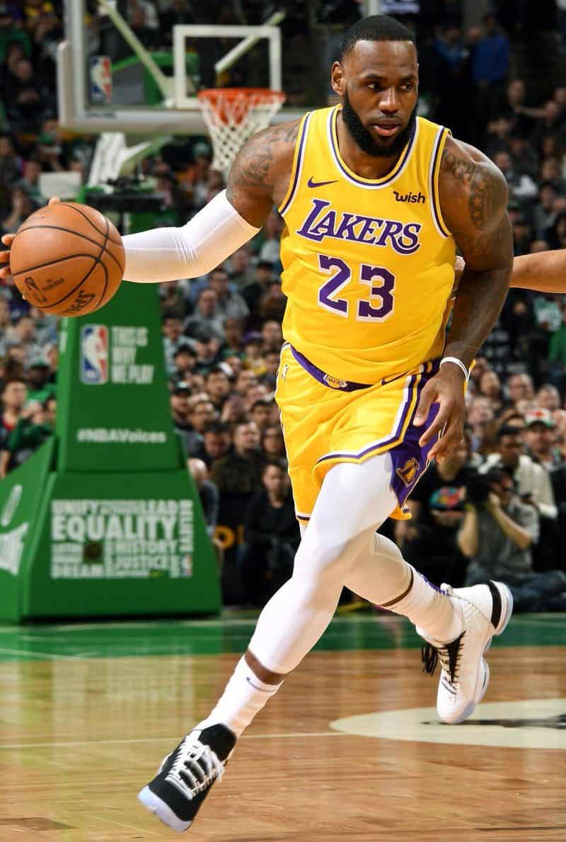 what shoes do lebron james wear