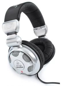 Vue de trois quarts du casque Behringer HPX2000