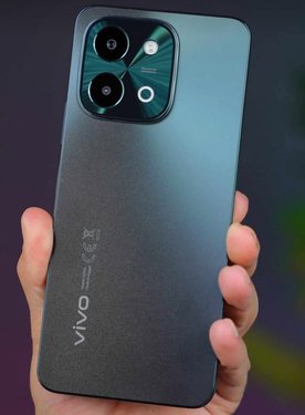 صورة لتصميم هاتف Vivo Y28 والكاميرا الخلفية