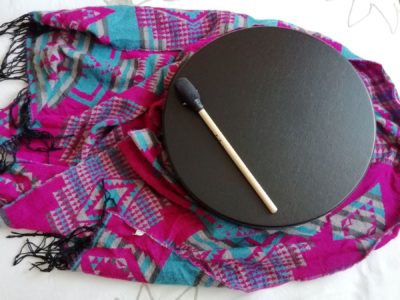 tambor xamanico preto para curso de xamanismo