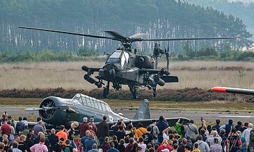 dutch apache helicopter landing.