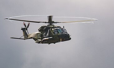 german army nh 90 hoovering