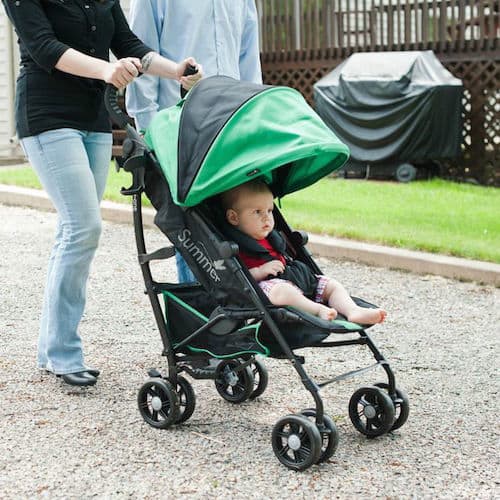 Walking with Summer Infant 3DLite Convenience Stroller with the little one