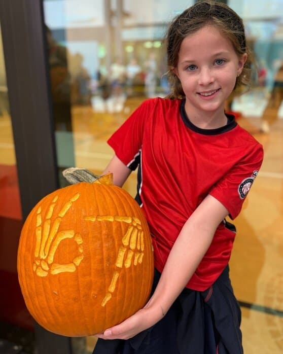 Skeleton Hands 6-7 Pumpkin
