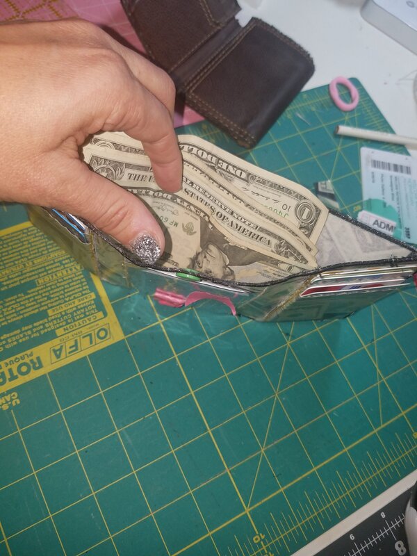 Tri-Fold Wallet for 300x200 hoop and directions