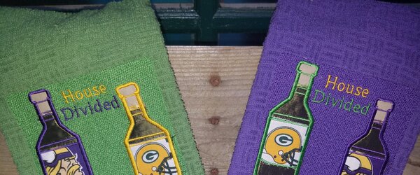 House Divided Alcohol Bottle/Wine Bottle 4x4 design Applique