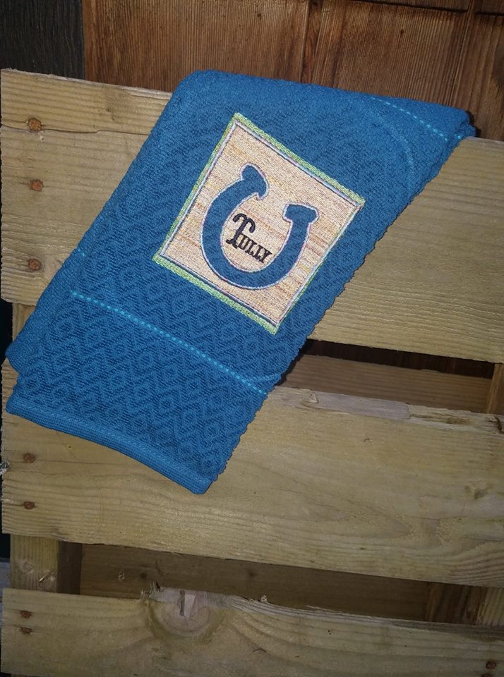 Embossed Horseshoe 4x4