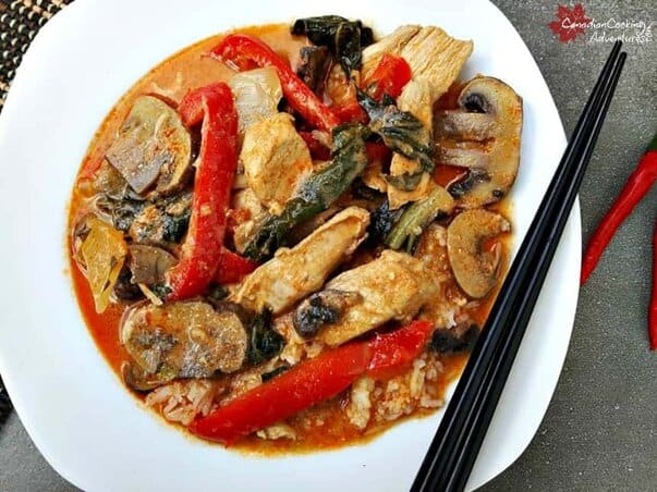 Red Thai Chicken Curry with Spinach, Peppers and Mushrooms