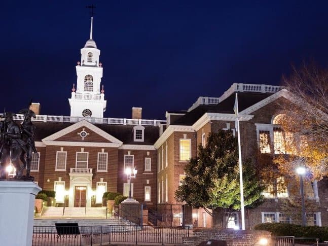 Exterior of the Delaware State Capitol building at night