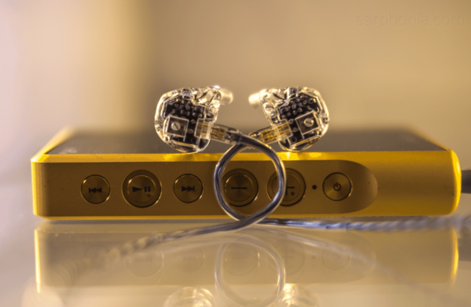 earphonia.com review of the EarSonics Velvet V2 Crystal Earphone