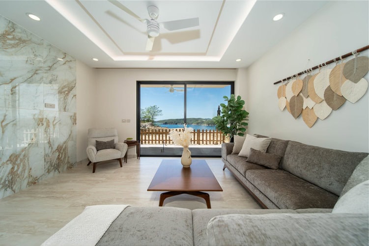 Oceanfront 2 Bed Luxurious Condo