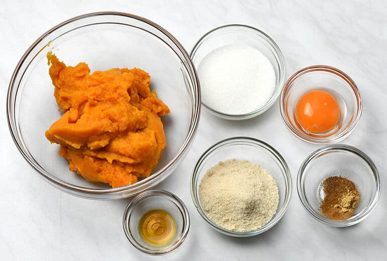 Ingredients for pumpkin pie filling: pumpkin puree, sugar, brown sugar, granulated sugar, egg yolk and spices.