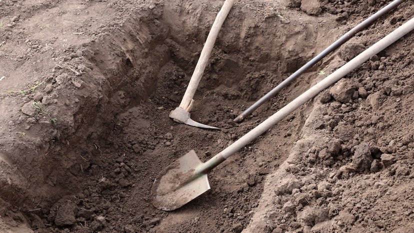 Pickaxes and shovel in dirt | How Can GPR Help? | US Radar