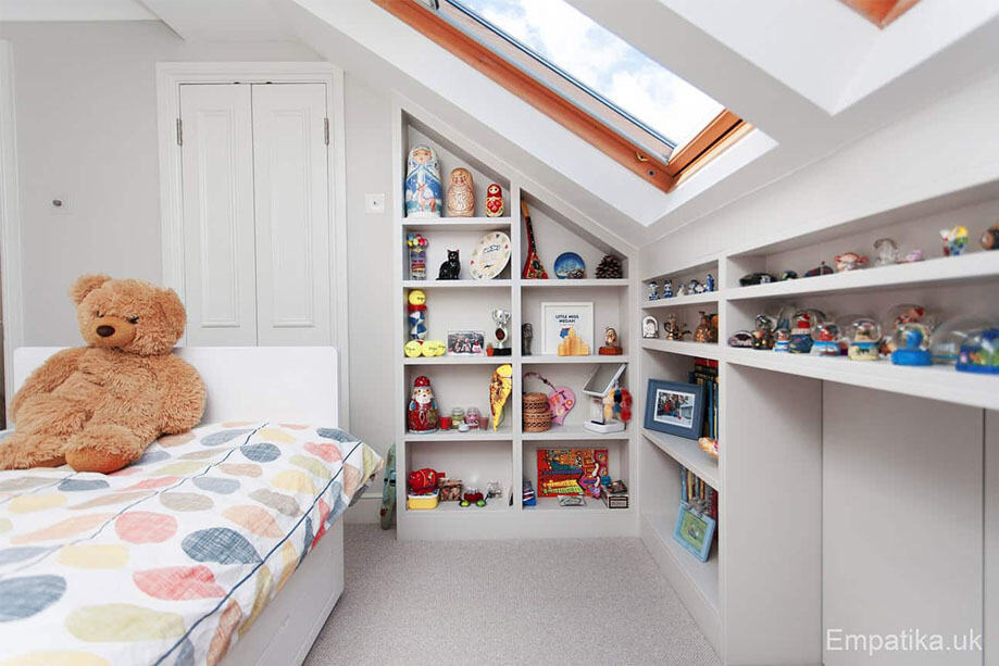 Built-in-shelves-in-white-Farrow-and-Ball-paint