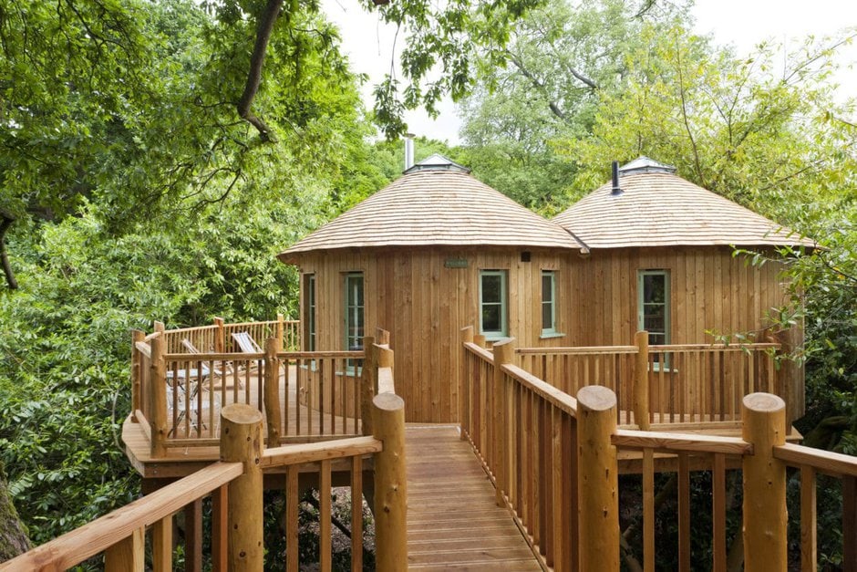 10 Spectacular Treehouse Escapes To Find Solace In The Glossary I love decorating the house just as much as decorating the tree and so many shops now sell such lovely decorations to. 10 spectacular treehouse escapes to