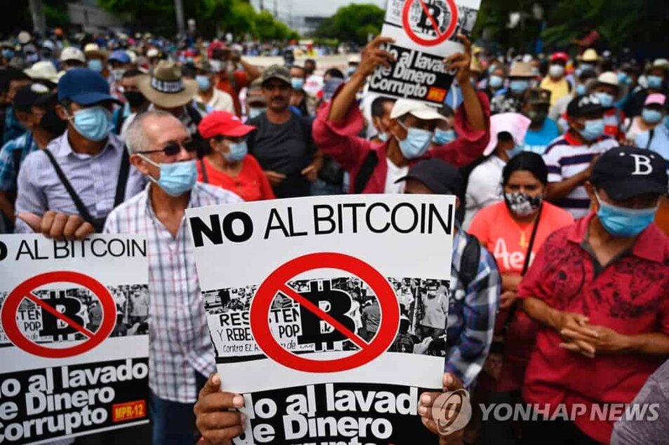 People protesting against Bitcoin in El Salvador. Image: Yonhap News