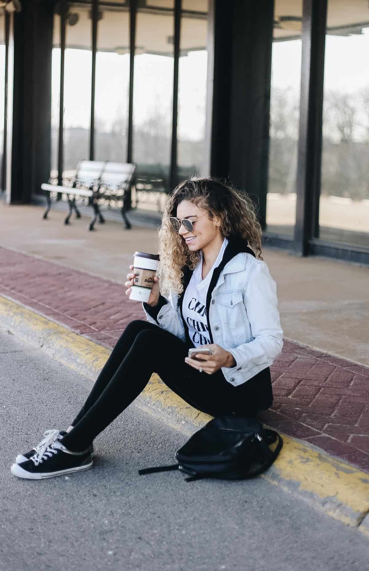 7 Comfy Airport Outfits That Are Perfect For Traveling My Chic Obsession As well, i've created three comfortable airport outfits that use my principles. 7 comfy airport outfits that are