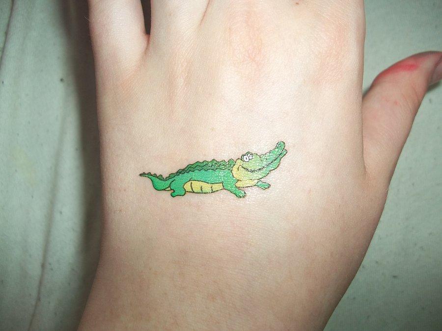 13 Traditional Crocodile Tattoo on Finger Idea