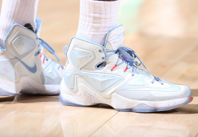 lebron 13 christmas edition