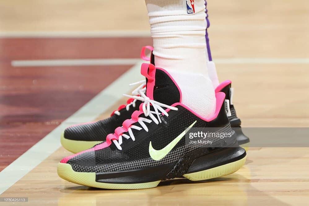 lebron james shoes rose