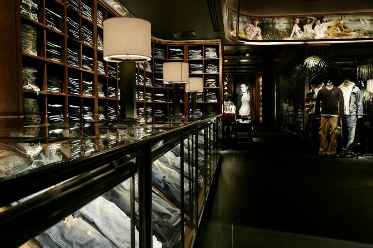 abercrombie and fitch dark store