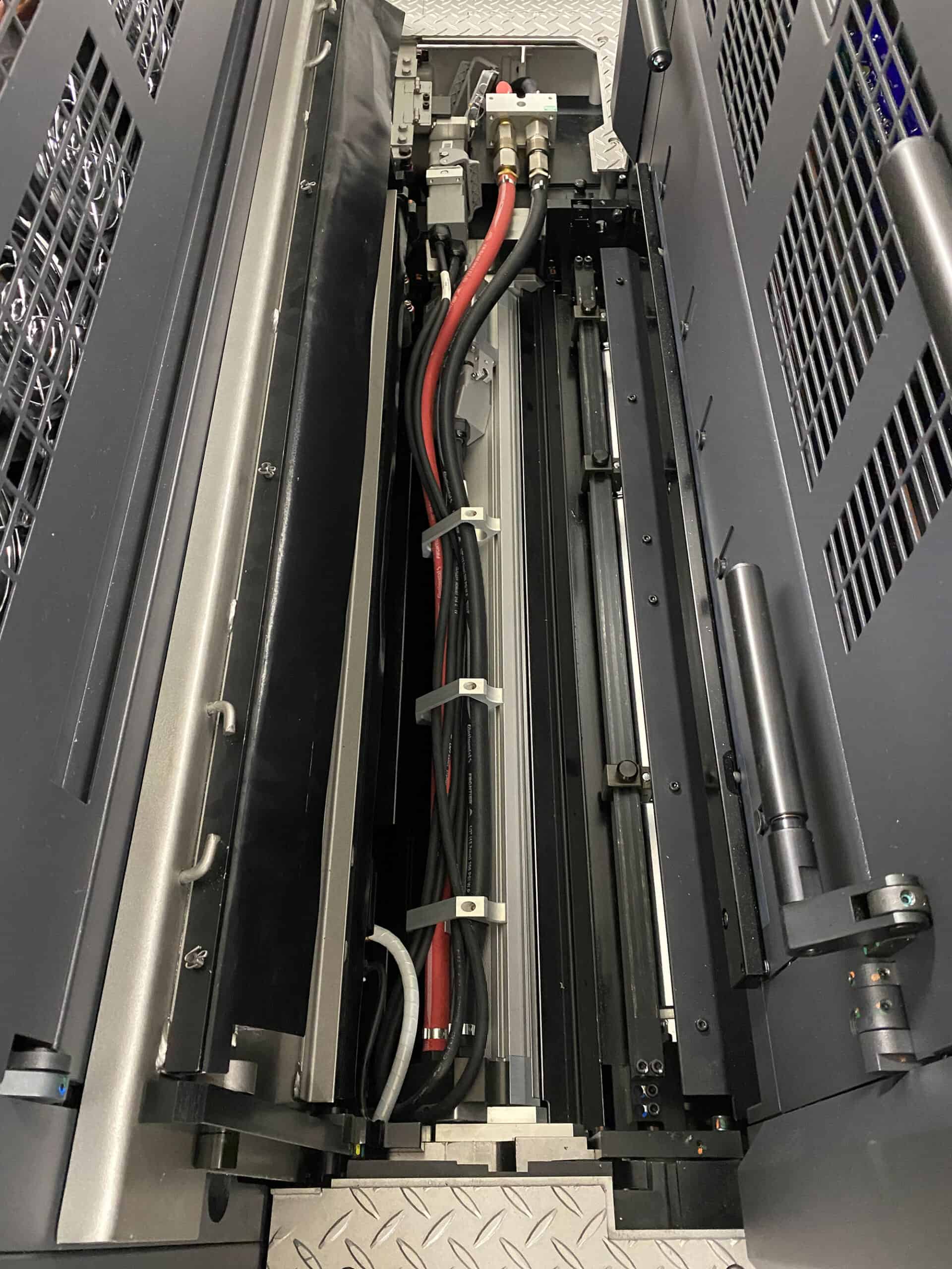 Questa tipografia statunitense ha installato una combinazione di E4C e LeoLED sulla sua Komori GL29 a 8 colori.