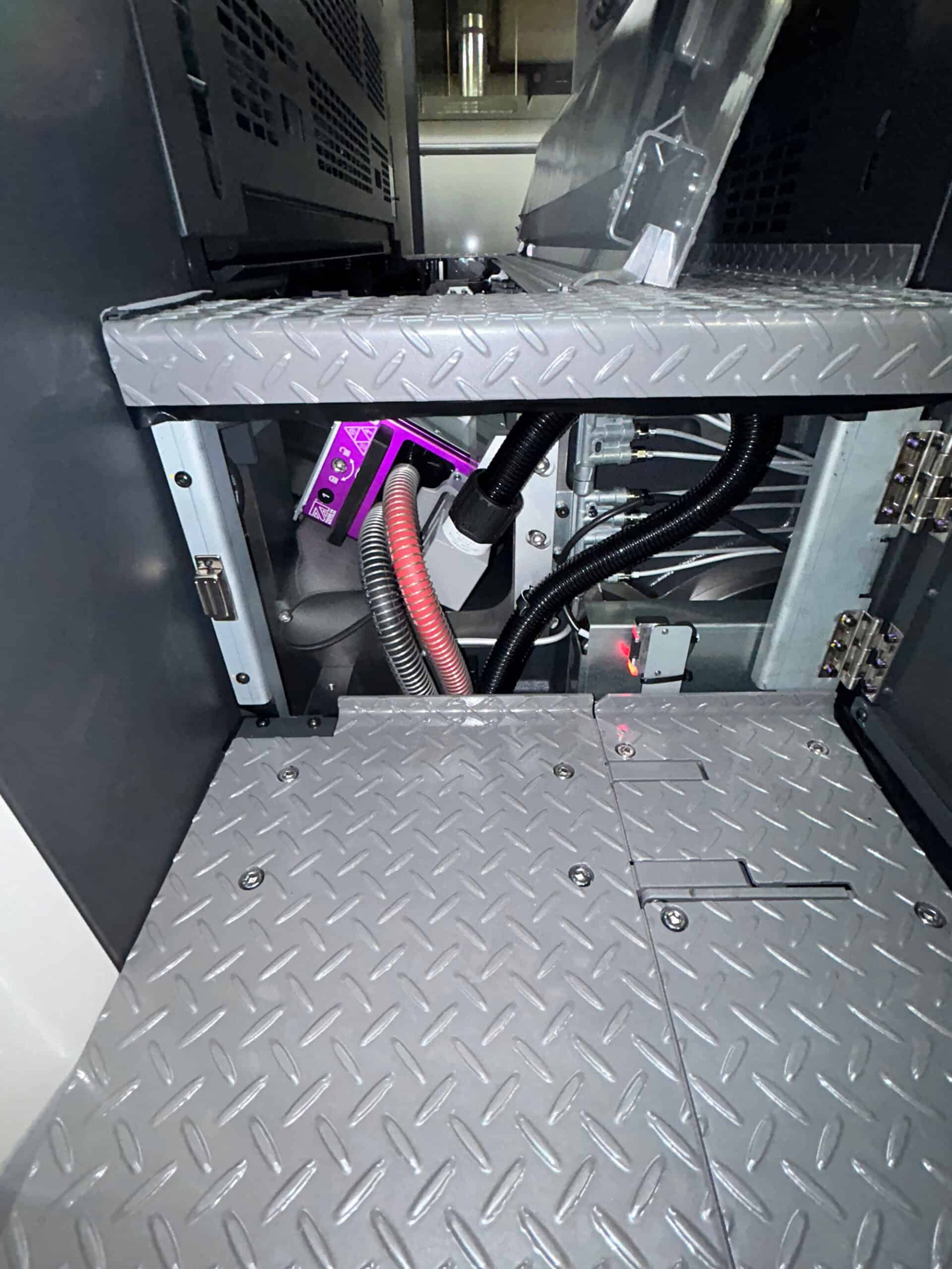 Un sistema GEW su una Komori GL40 Advance mostra il nostro LeoLED su un sistema a 6 colori con coatinger.